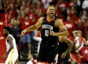 开云体育在线-快船后卫受伤退场，球队陷入困境