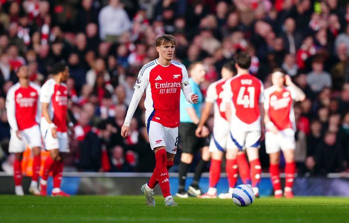 利物浦主场迎战阿森纳,争夺豪门之战 利物浦主场迎战阿森纳,争夺豪门之战