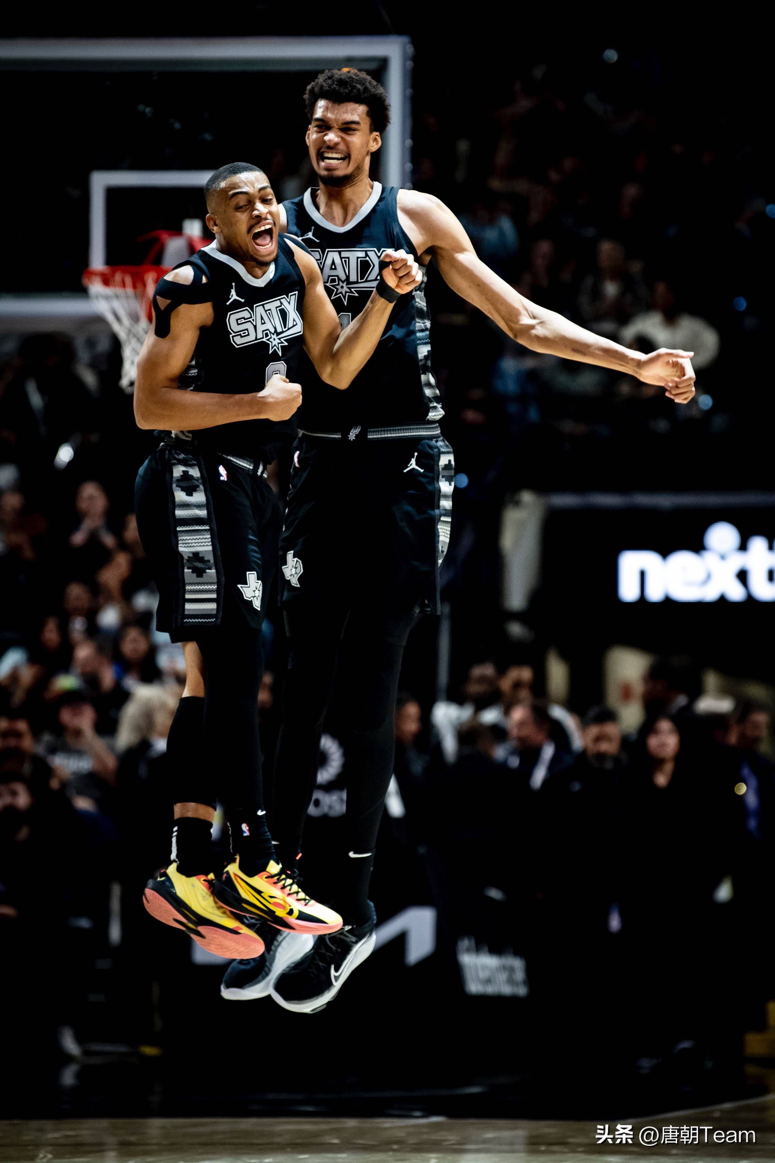 快船惊险取胜马刺，继续保持不败