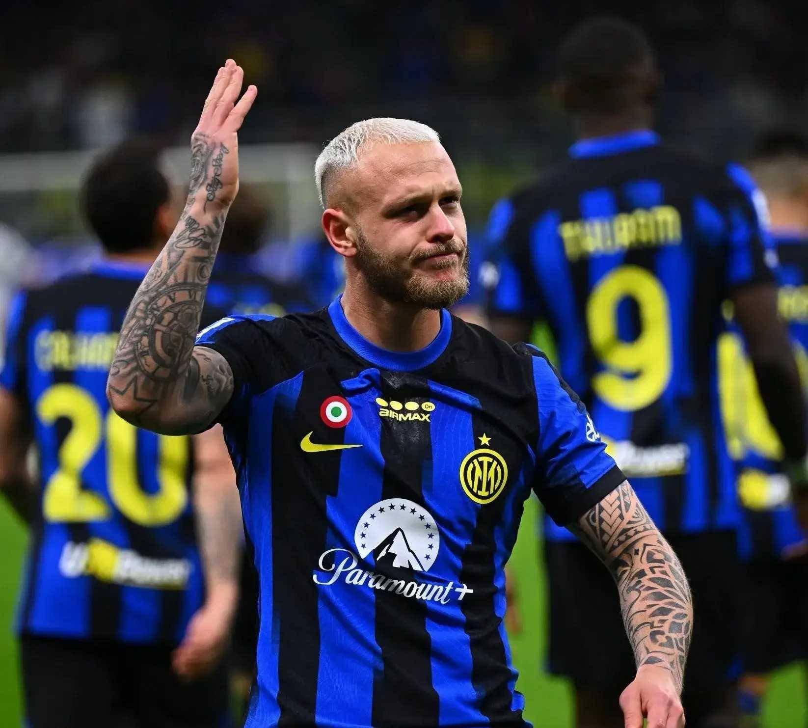 国米阵中重要进攻球员受伤退出比赛 国米阵中重要进攻球员受伤退出比赛