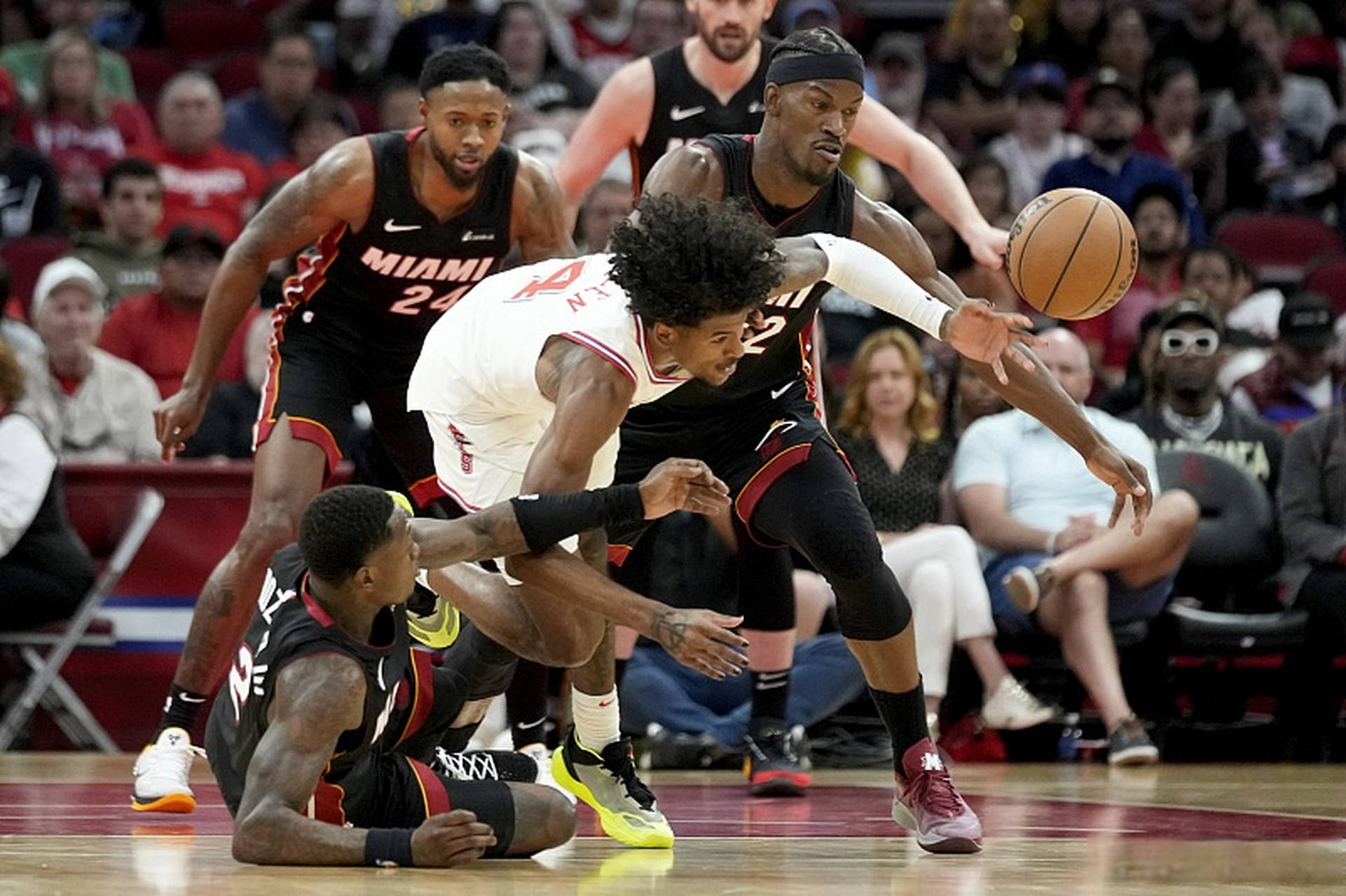 热火队遭遇意外失利,主帅面临压力 热火队遭遇意外失利,主帅面临压力