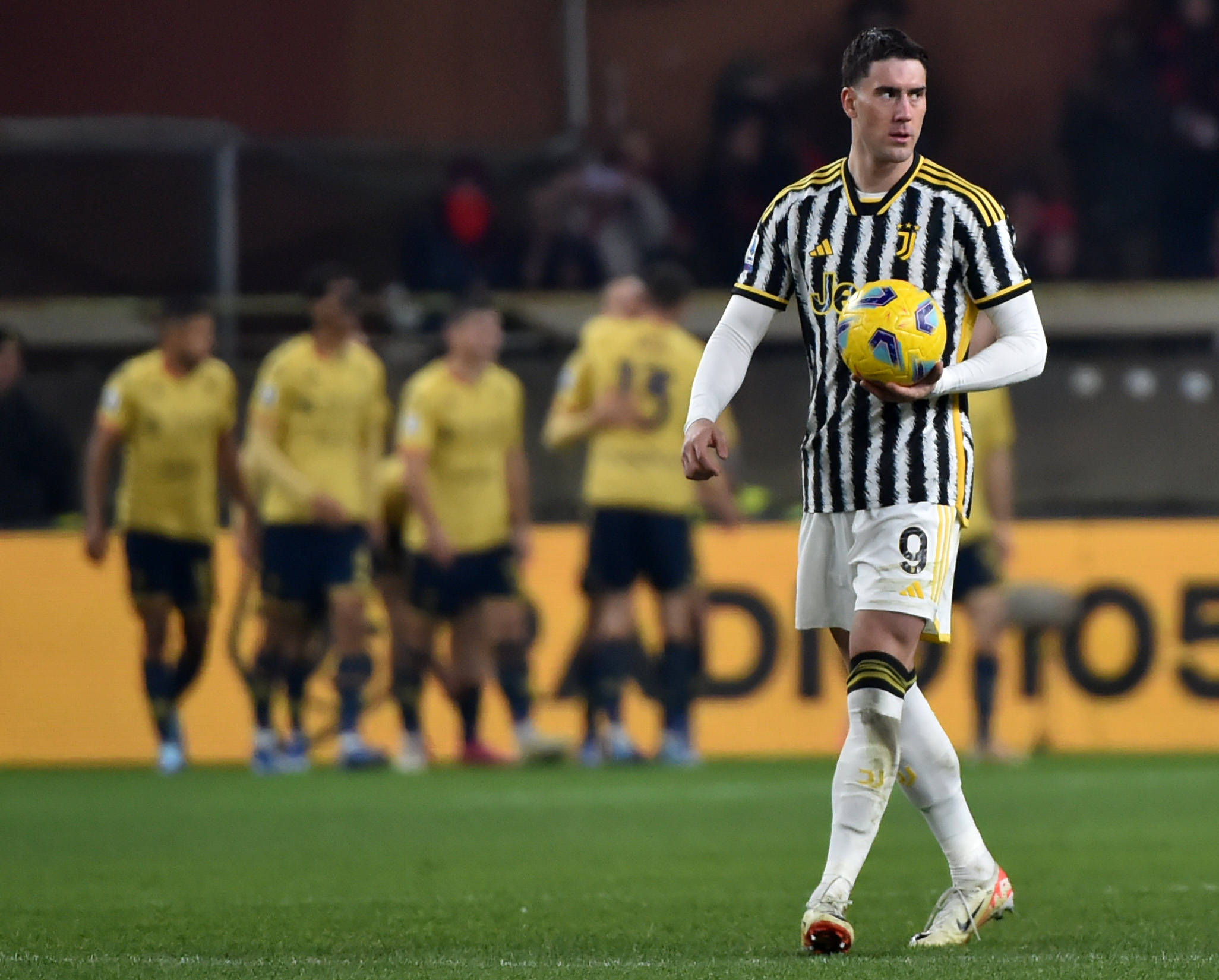 包含尤文图斯客场战胜热那亚，继续积分追赶AC米兰的词条