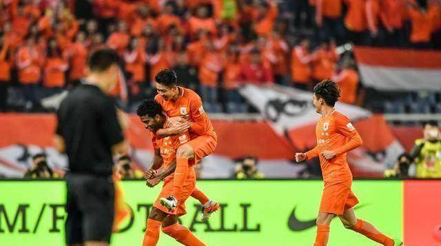 恒大客场挑战申鑫,目标获得比赛胜利 恒大客场挑战申鑫,目标获得比赛胜利