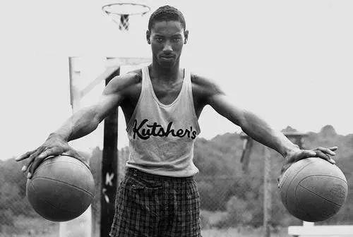 关于德国篮球巨星退役，球迷齐声为其送别的信息