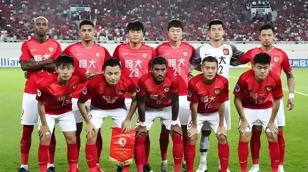 包含广州恒大防线稳固，客场取胜压制对手，表现令人期待的词条