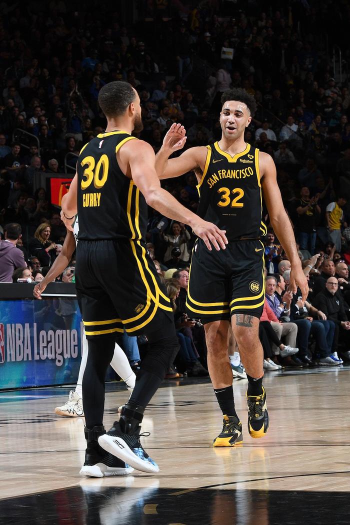 勇士横扫森林狼库里分赢下比赛 勇士横扫森林狼库里分赢下比赛