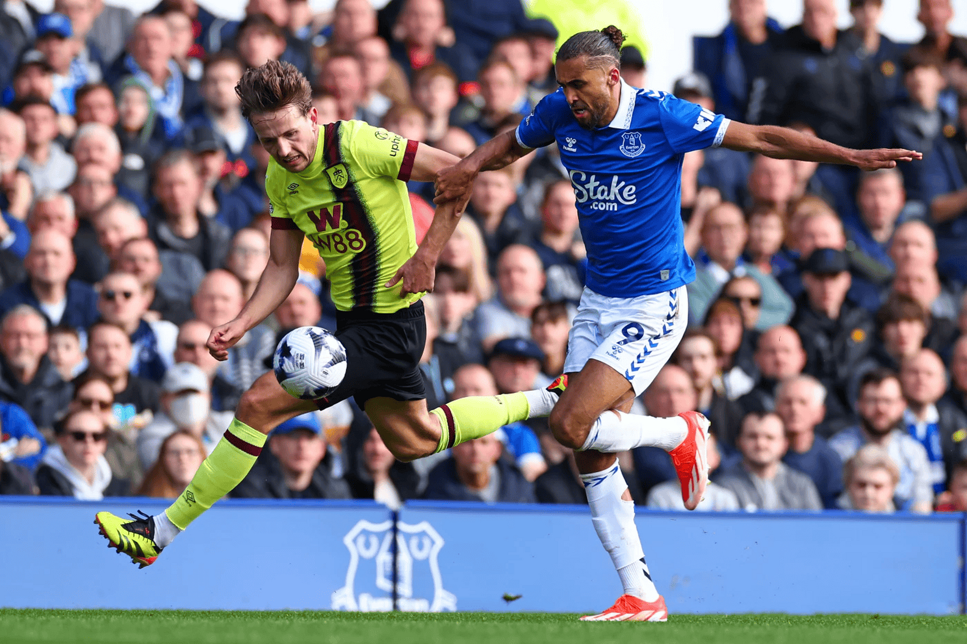 切尔西主场不敌埃弗顿,遭遇两连败 切尔西主场不敌埃弗顿,遭遇两连败