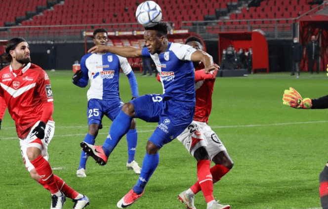 关于亚眠客场连胜，逼近积分榜前三的位置的信息