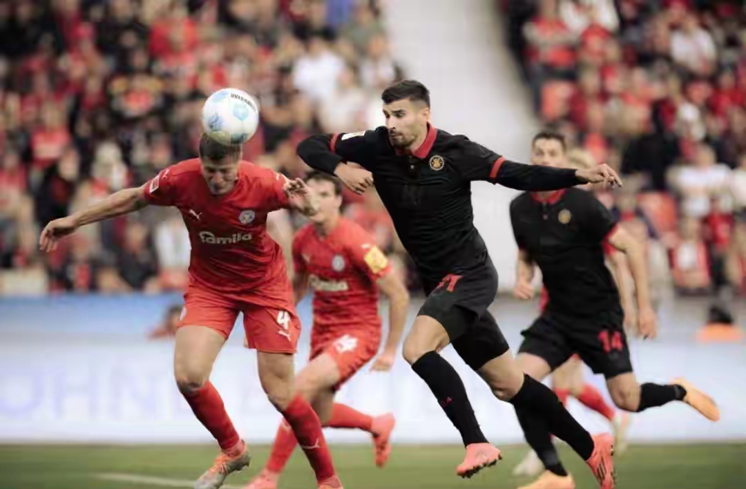 奥格斯堡防守变得更加坚实，对手难以破门？的简单介绍