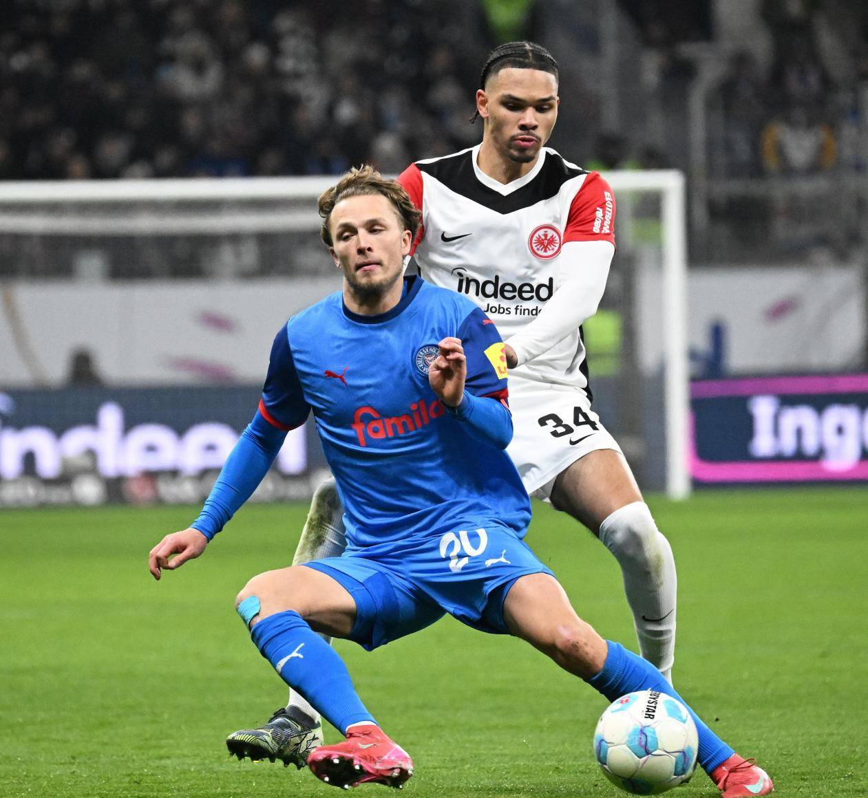 法兰克福球队近期表现出色,备战近期比赛 法兰克福球队近期表现出色,备战近期比赛