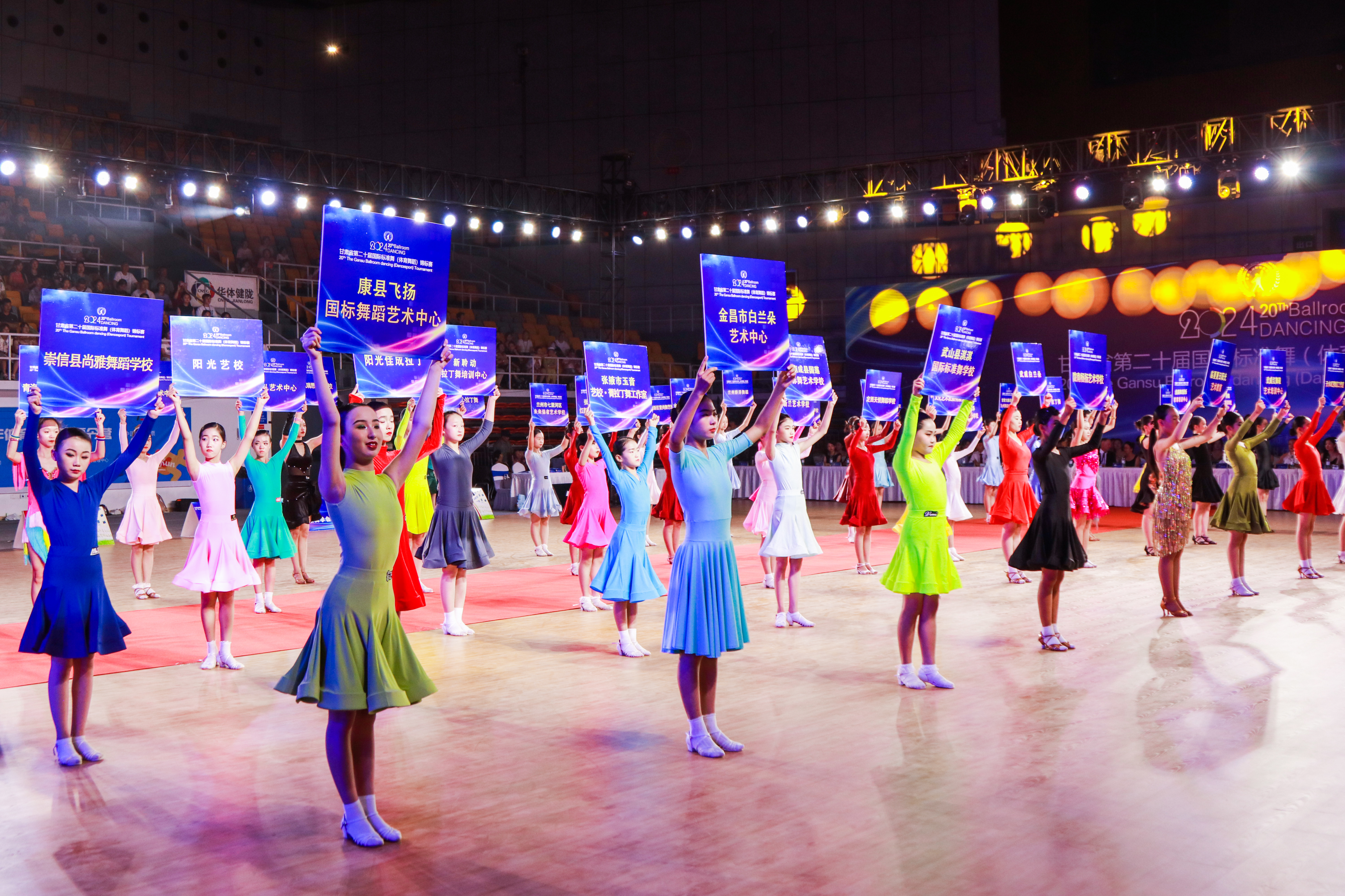 关于体育舞蹈赛:西班牙选手激情表演的信息 关于体育舞蹈赛:西班牙选手激情表演的信息