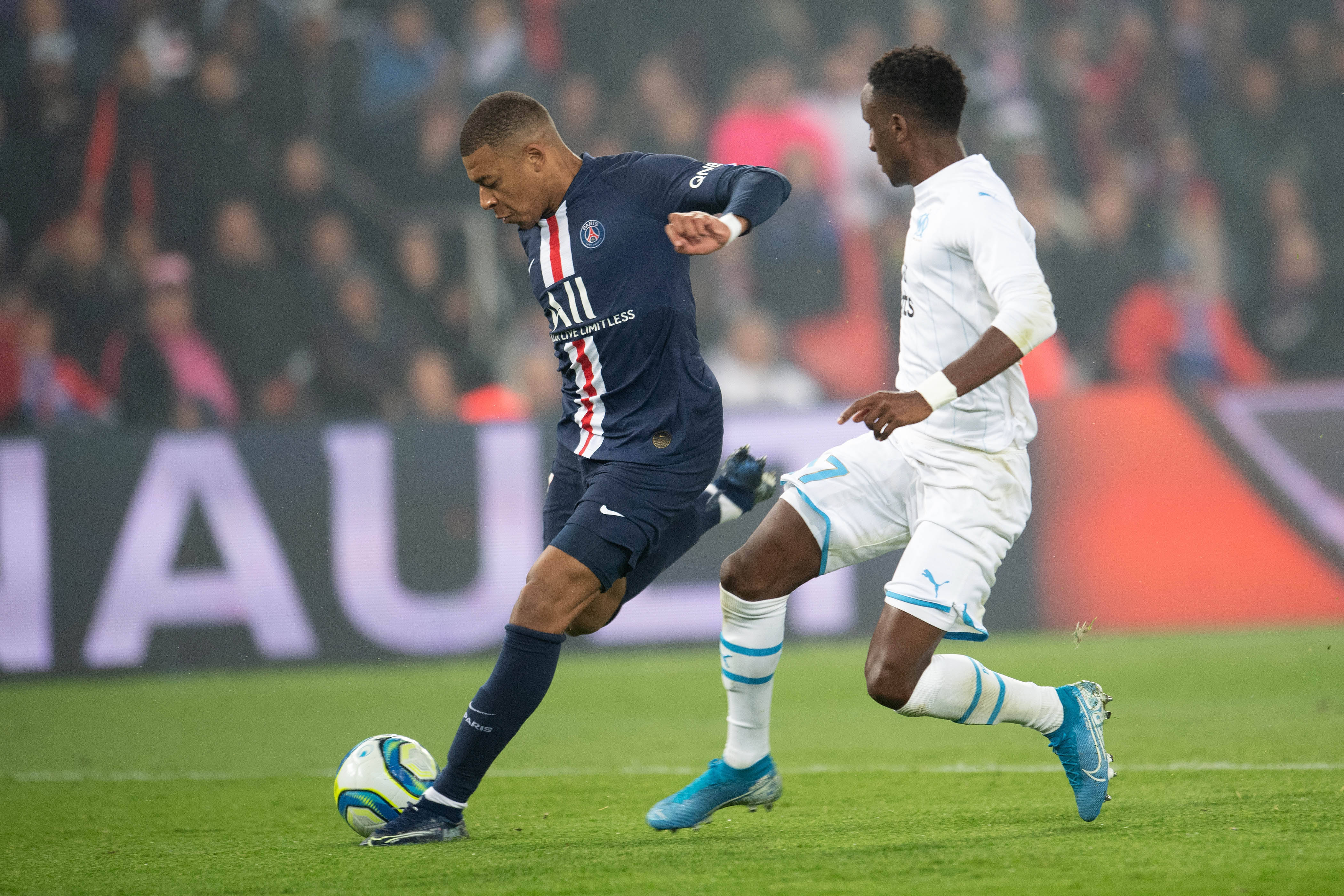 法国踢球队在比赛中展现实力 法国踢球队在比赛中展现实力