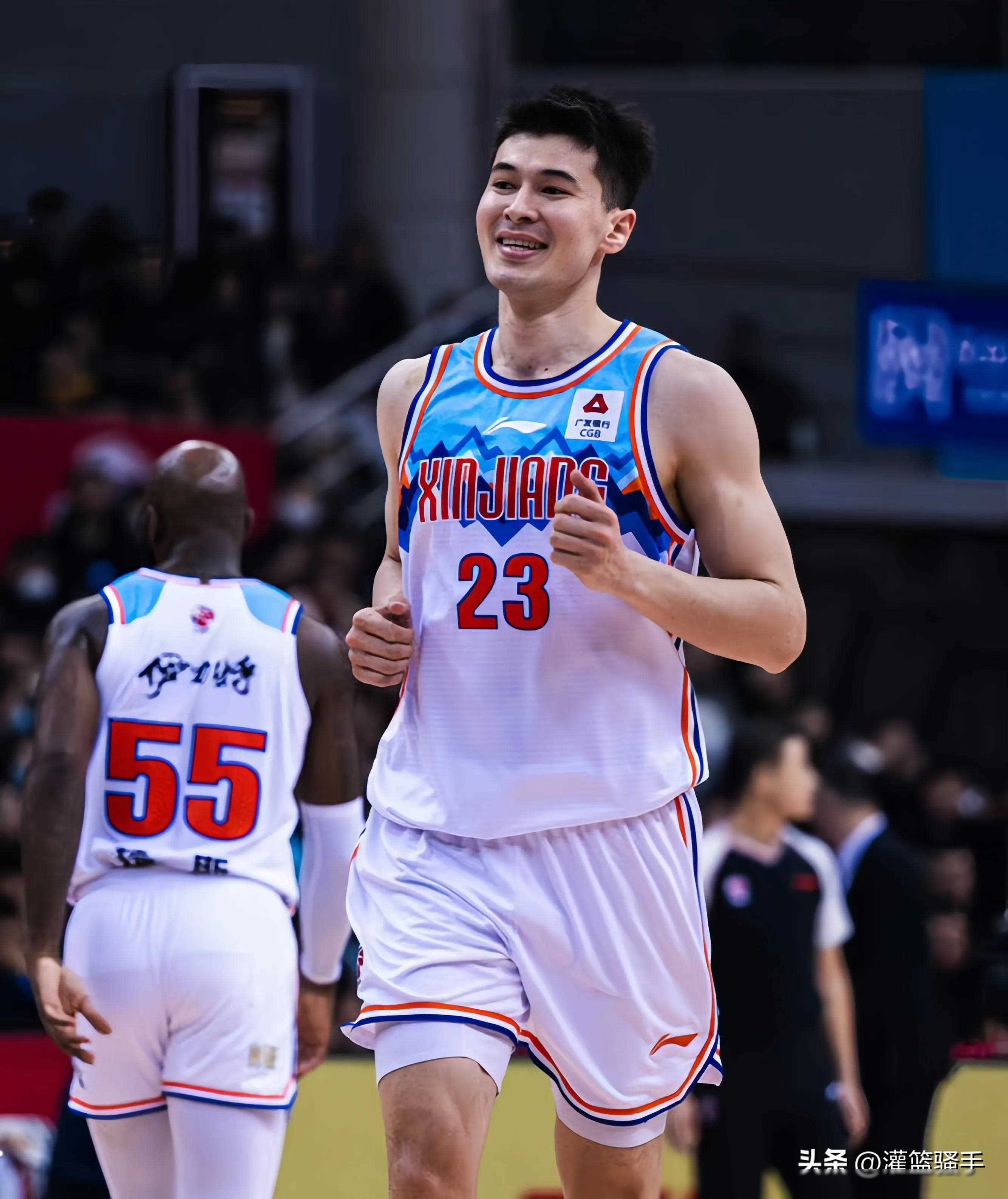 关于篮球赛场上掀起风云,球员实力大比拼的信息 关于篮球赛场上掀起风云,球员实力大比拼的信息