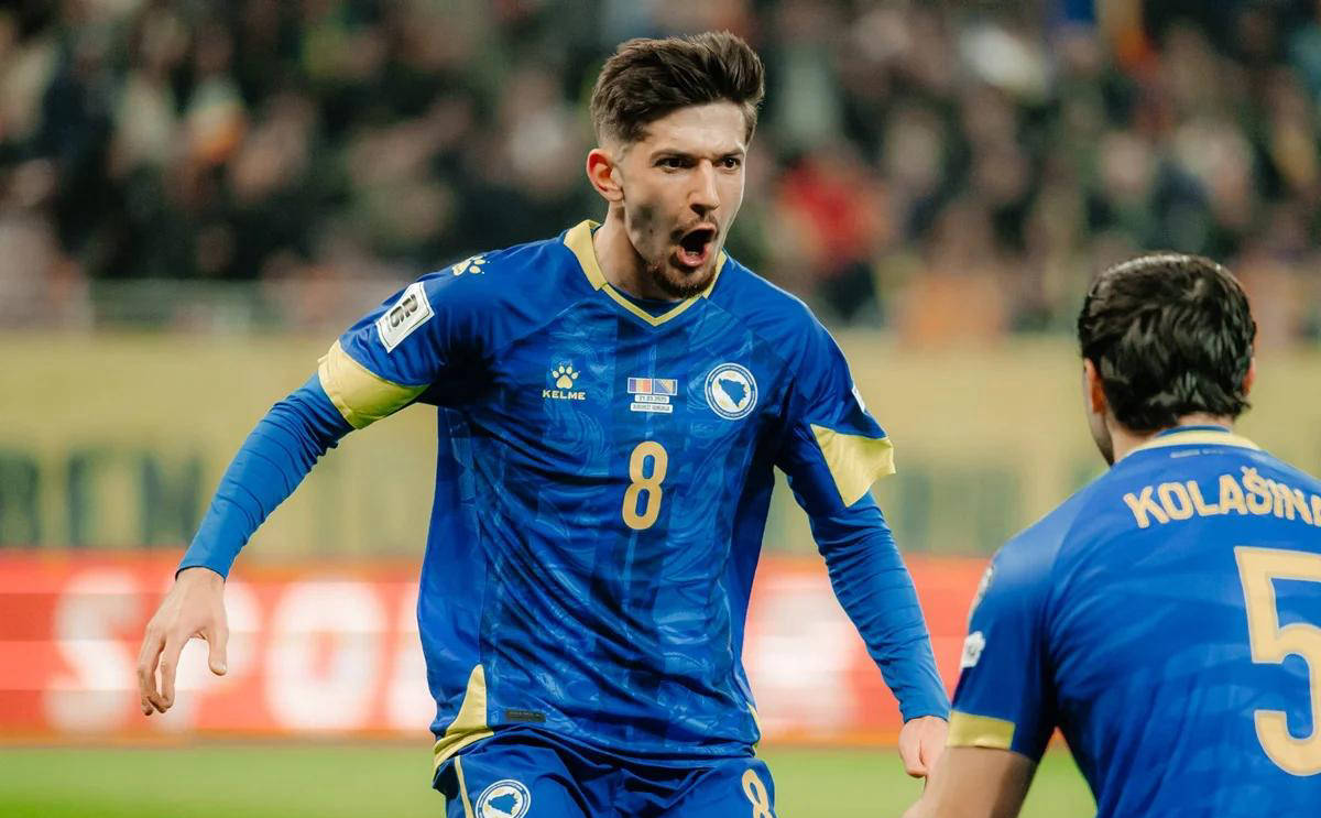 包含意大利在与波黑的比赛中居功至伟的词条