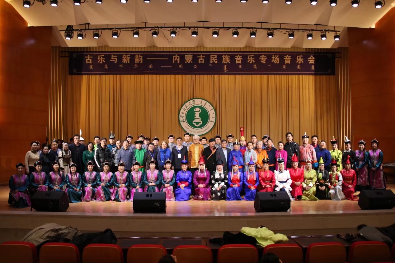 关于音乐队凭借团队合作，赢得关键胜利的信息