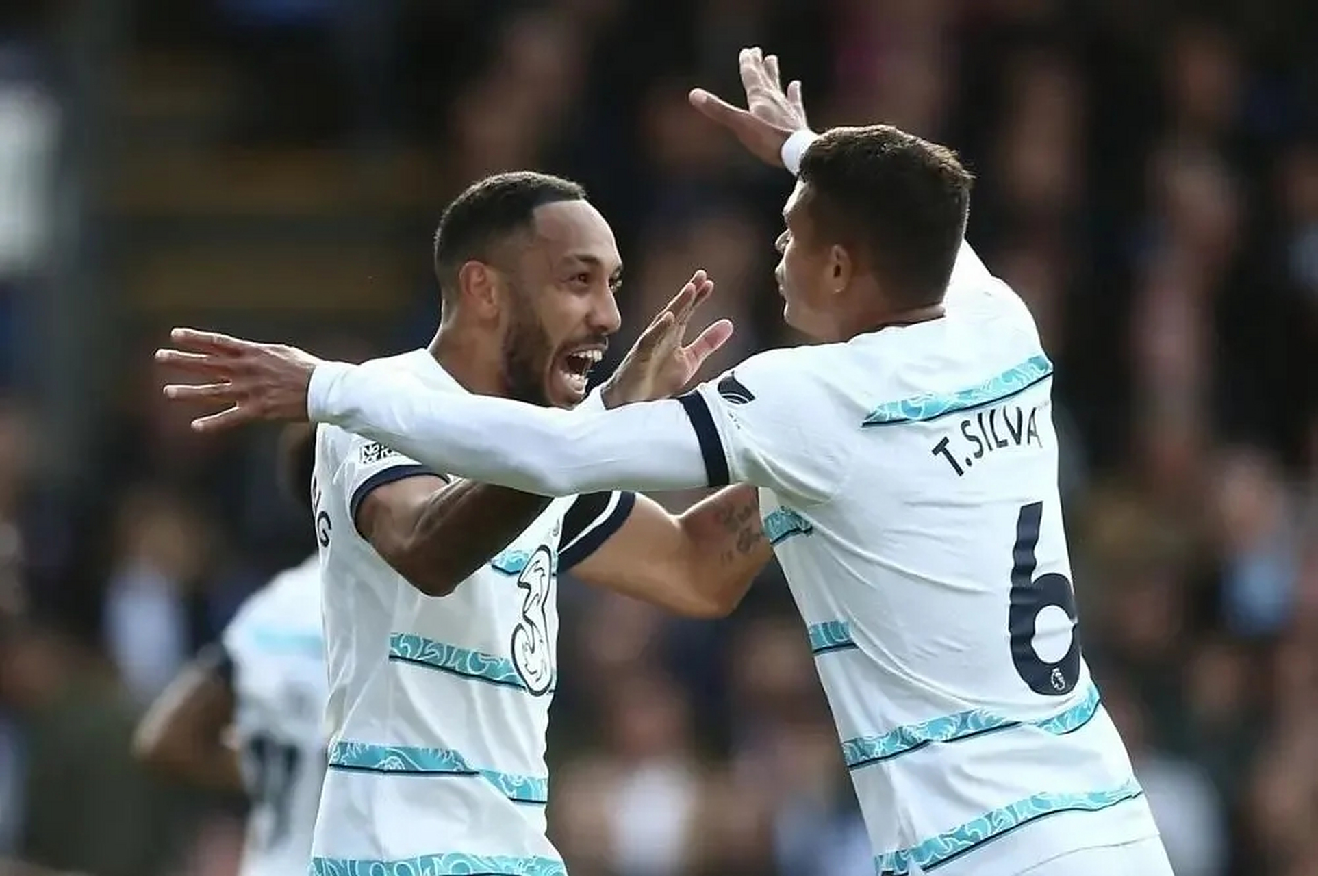 包含AC米兰客场不敌切尔西，遭遇惨败的词条