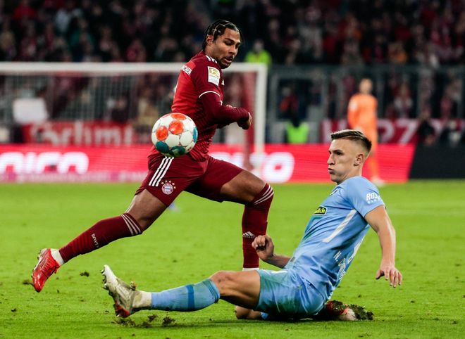 包含奥格斯堡单刀直入，主场凭一球惜败弗赖堡的词条