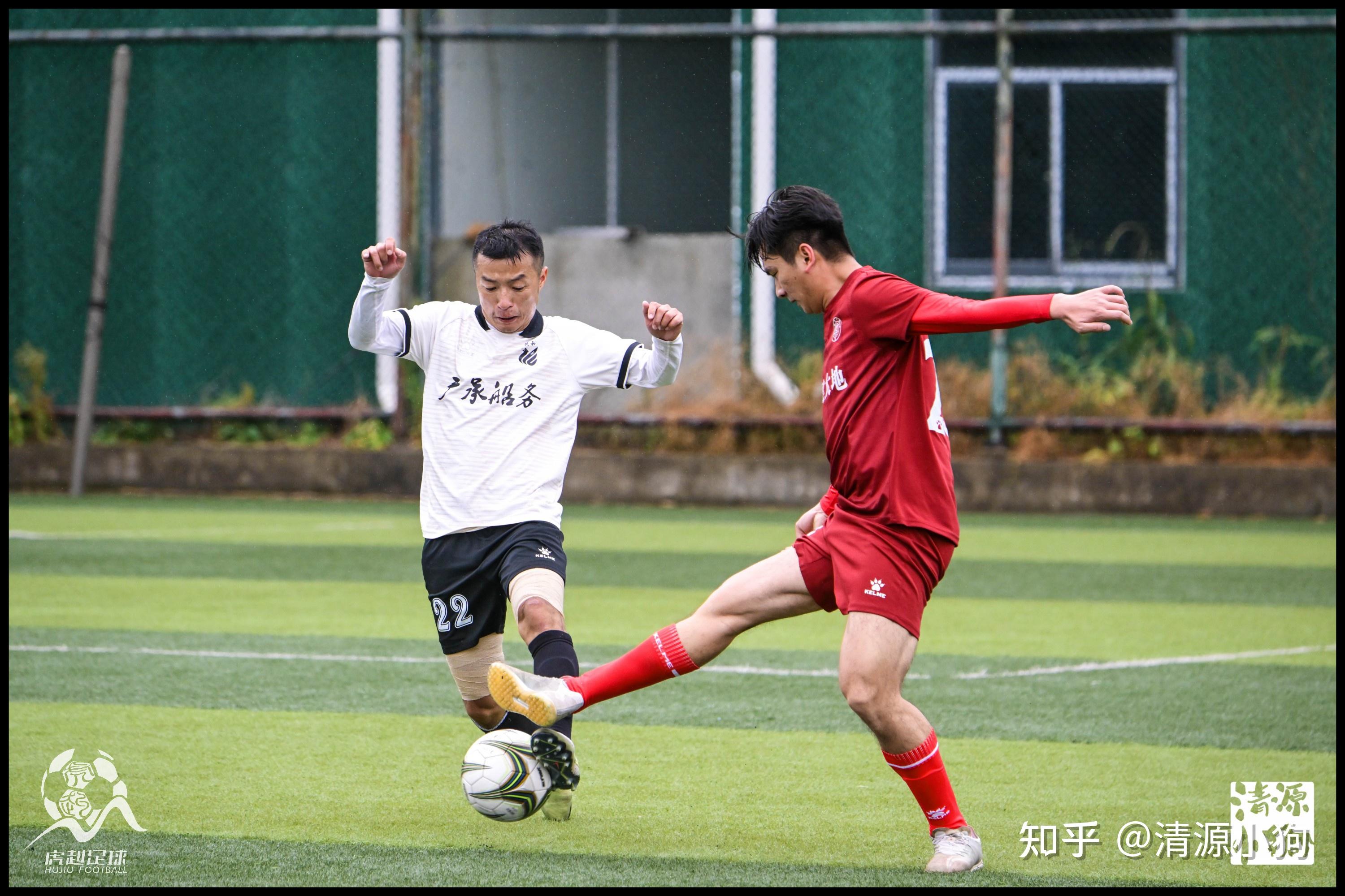 足球新一轮对阵正酣,球员全情投入备战决胜的简单介绍 足球新一轮对阵正酣,球员全情投入备战决胜的简单介绍