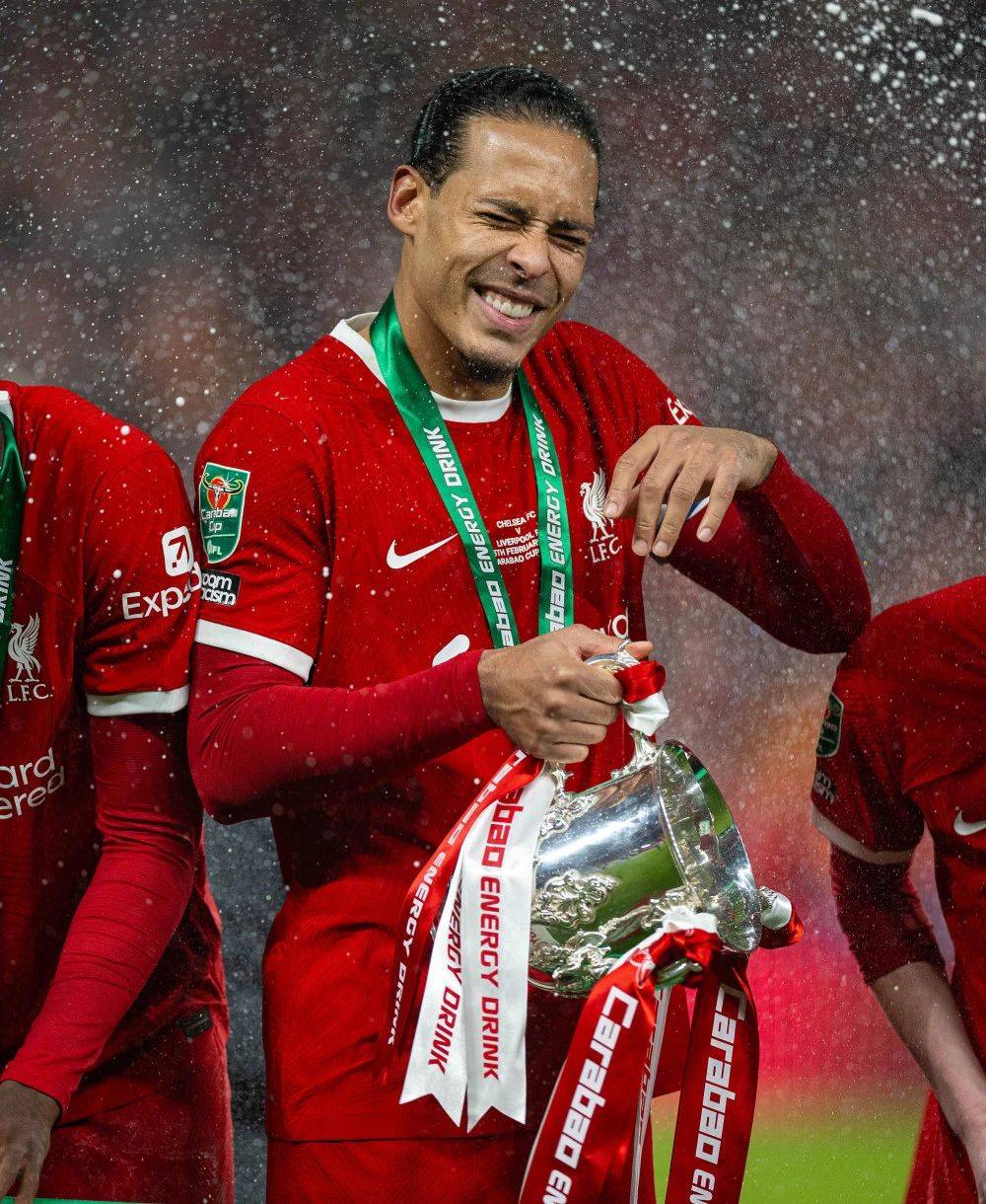 关于利物浦卫冕冠军领先优势缩小，锋线火力不足的信息