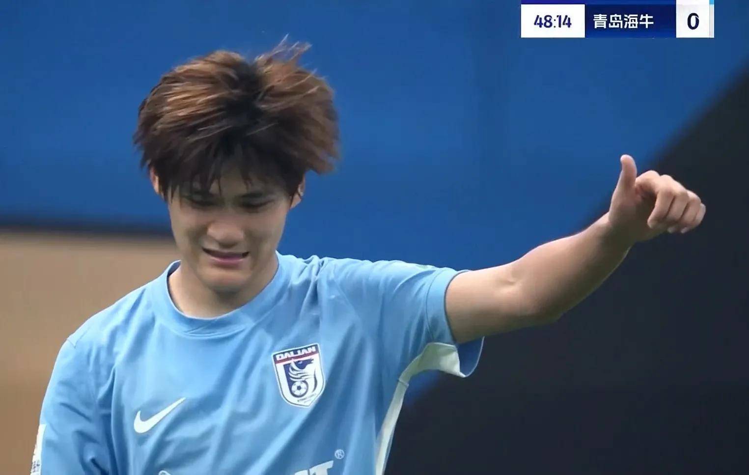 年轻球员在比赛中脱颖而出,成为关键人物的简单介绍 年轻球员在比赛中脱颖而出,成为关键人物的简单介绍