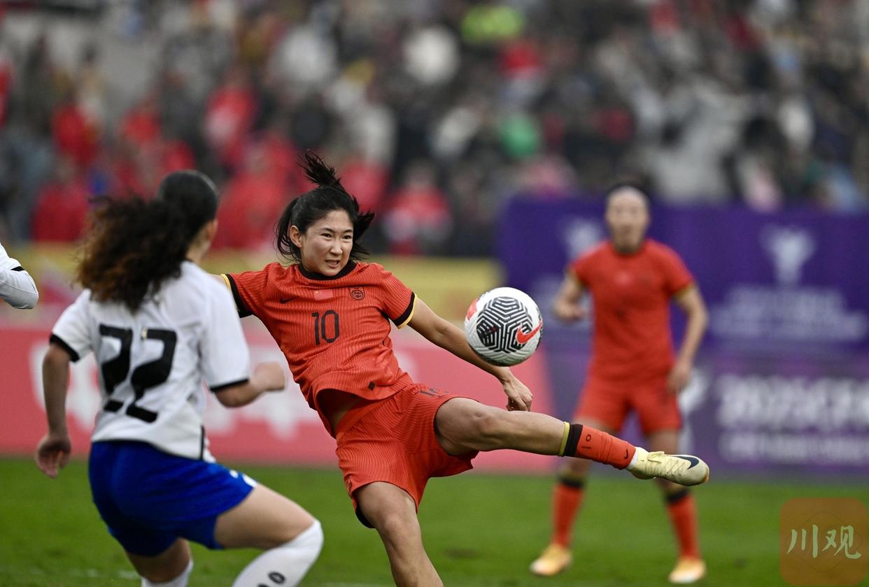 阿尔及利亚女足在比赛中展现出色 阿尔及利亚女足在比赛中展现出色