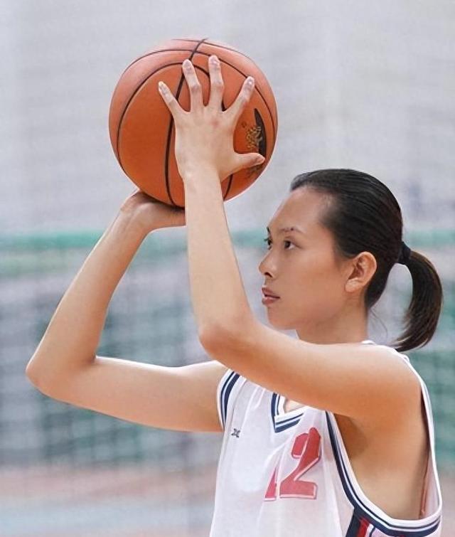 包含俄罗斯女篮表现出色，意大利队遗憾出局的词条