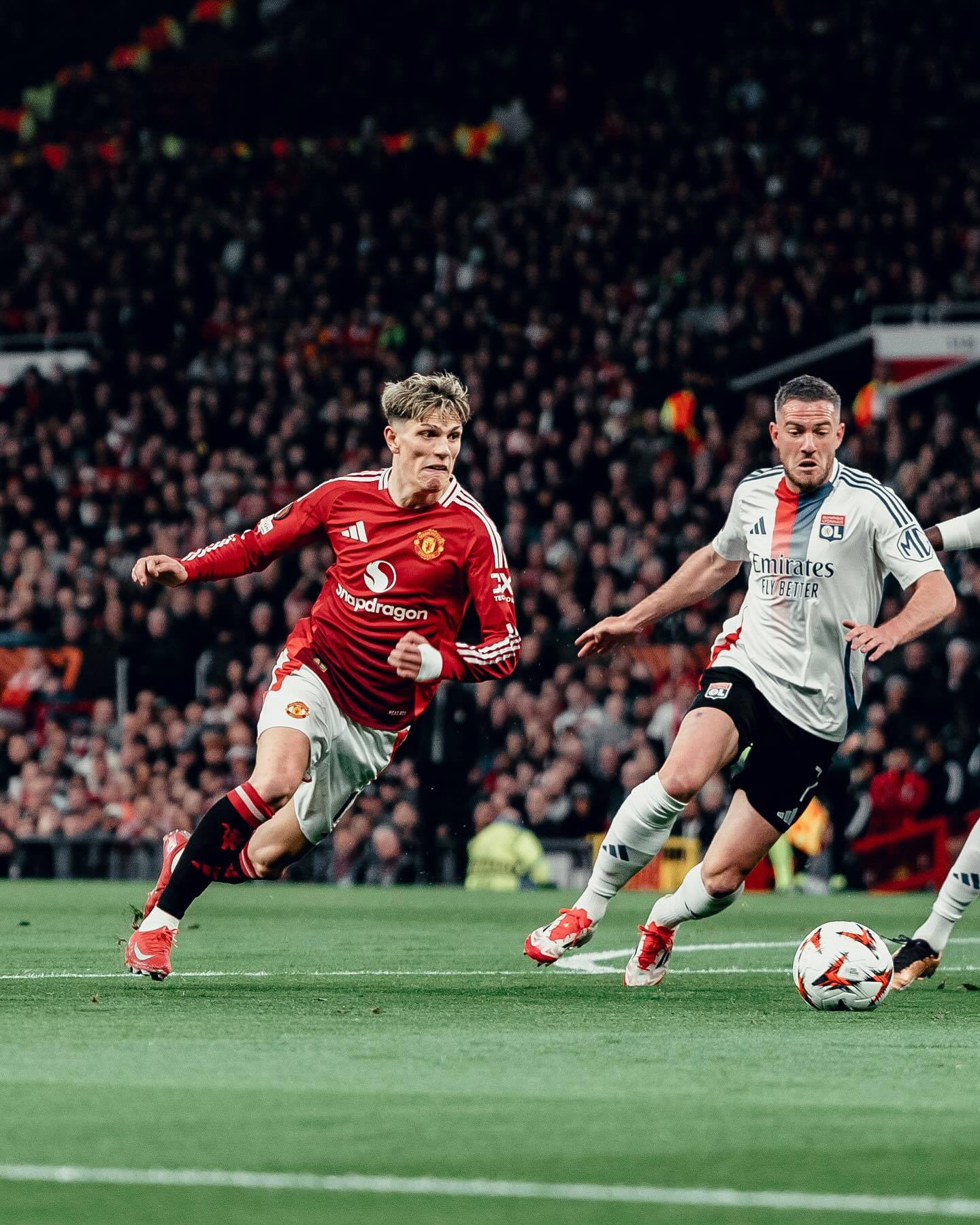 曼联主场告负,遗憾名留欧冠 曼联主场告负,遗憾名留欧冠