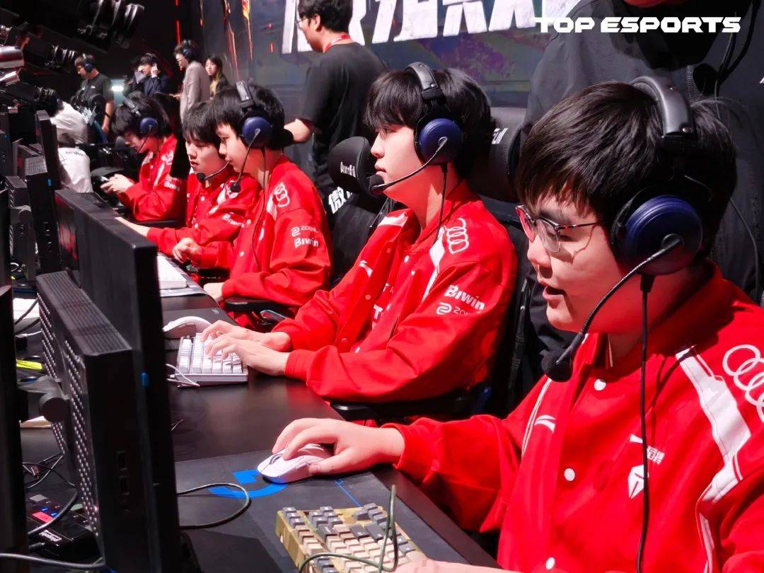 JDG险胜TL，Scout打出惊人五杀八强赛2:1（巴黎）