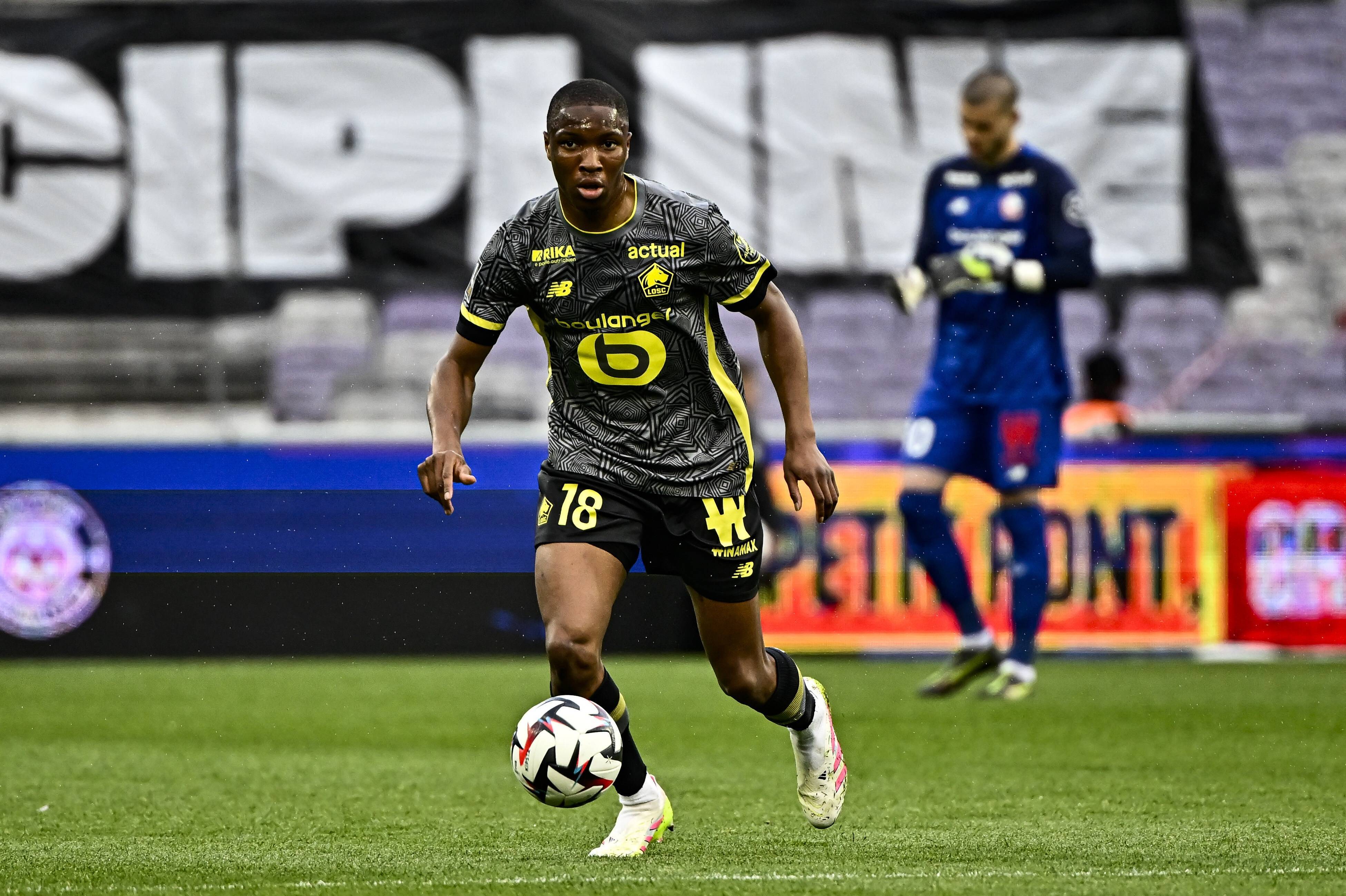 关于里尔球员团结一心,力拼胜利的信息 关于里尔球员团结一心,力拼胜利的信息