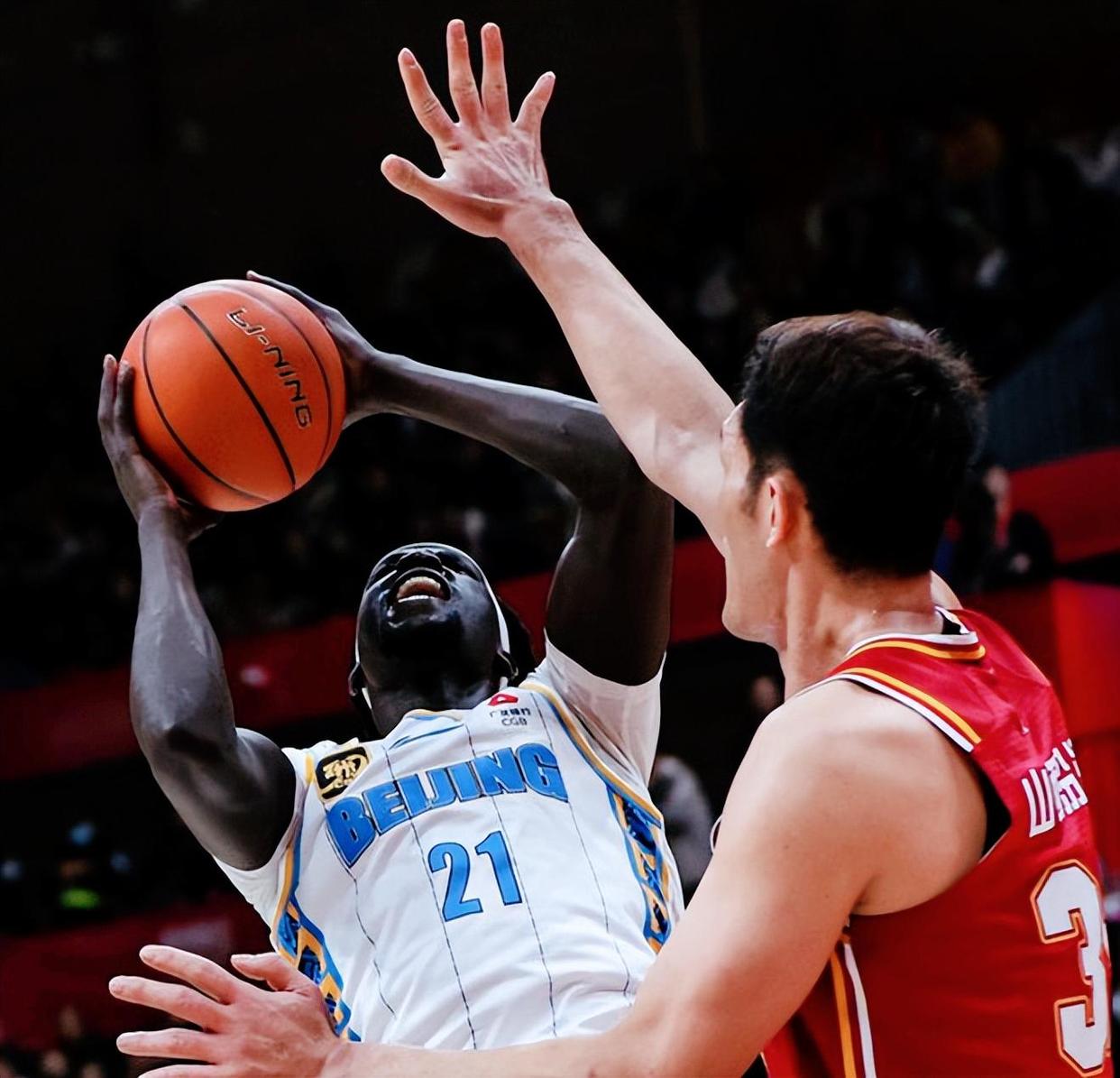 外援突破瓶颈，助球队取得胜利的简单介绍