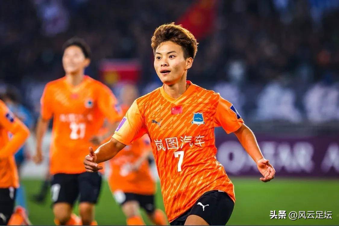 精彩比赛中球队顽强逆转，最终胜出