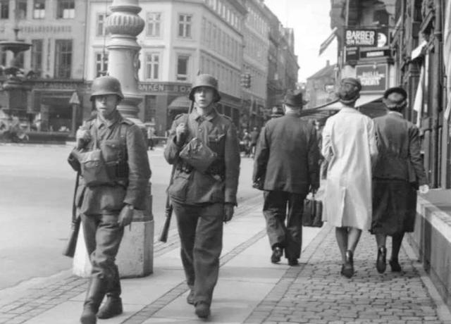 包含德国客场1比1战平挪威，穆勒建功保领距离的词条