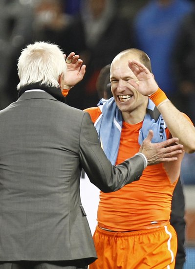 乌拉圭横扫罗马，罗本爆发神勇的简单介绍