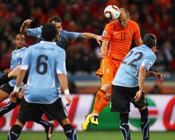 乌拉圭横扫罗马，罗本爆发神勇的简单介绍