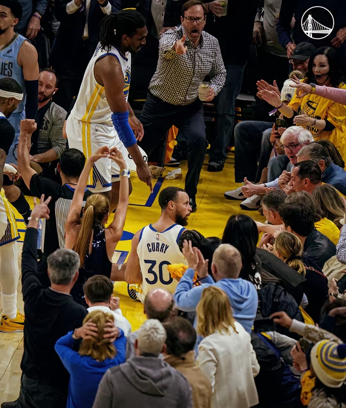 包含勇士横扫马刺,库里关键制胜的词条 包含勇士横扫马刺,库里关键制胜的词条