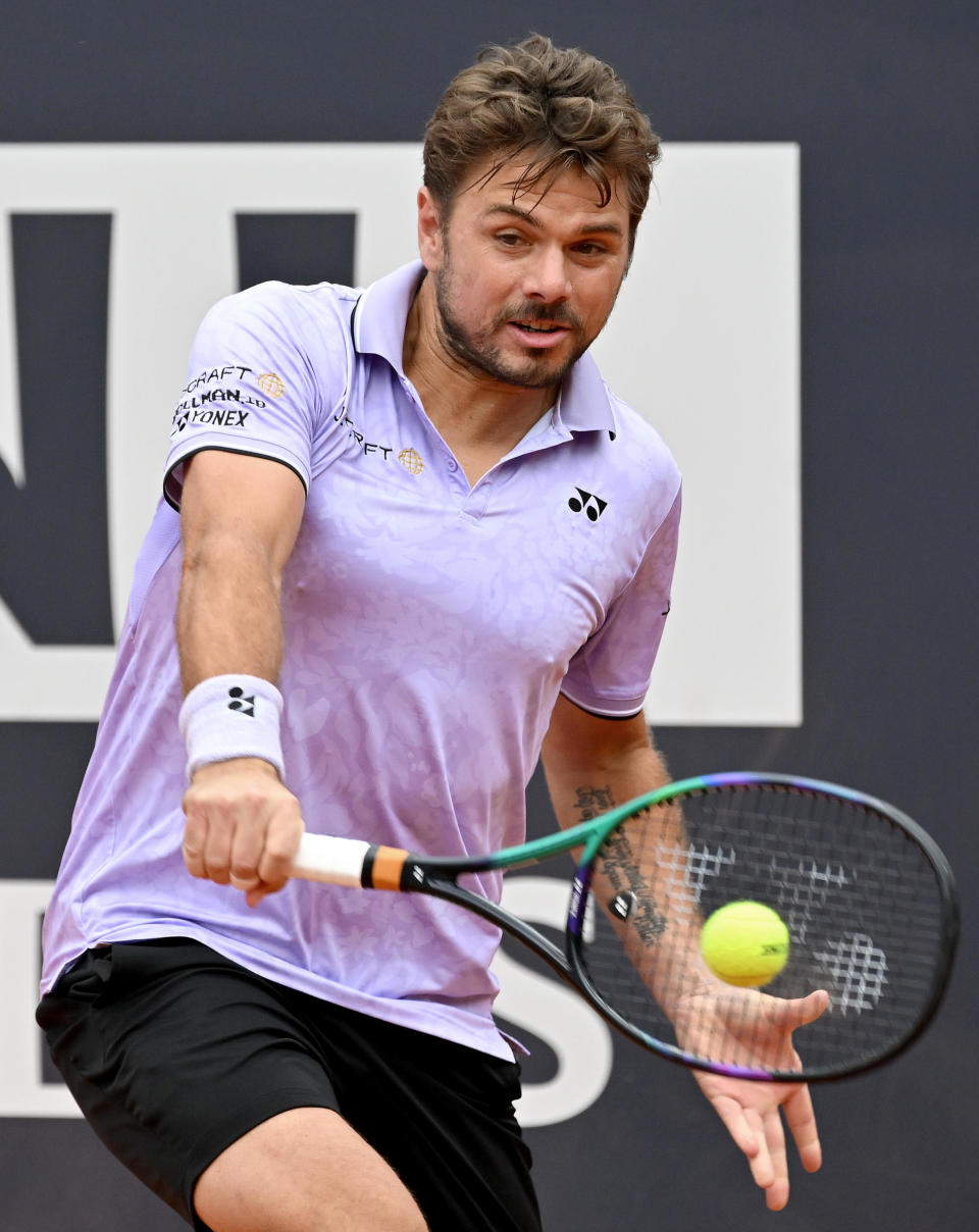 包含美国网球队力克意大利网球队，瓦林卡打破历史纪录的词条