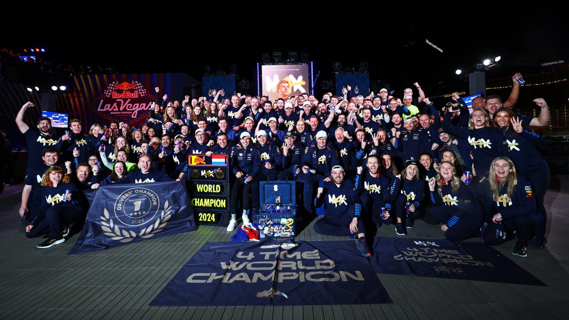 红牛车队鏖战红牛二队，汉密尔顿统治全场的简单介绍