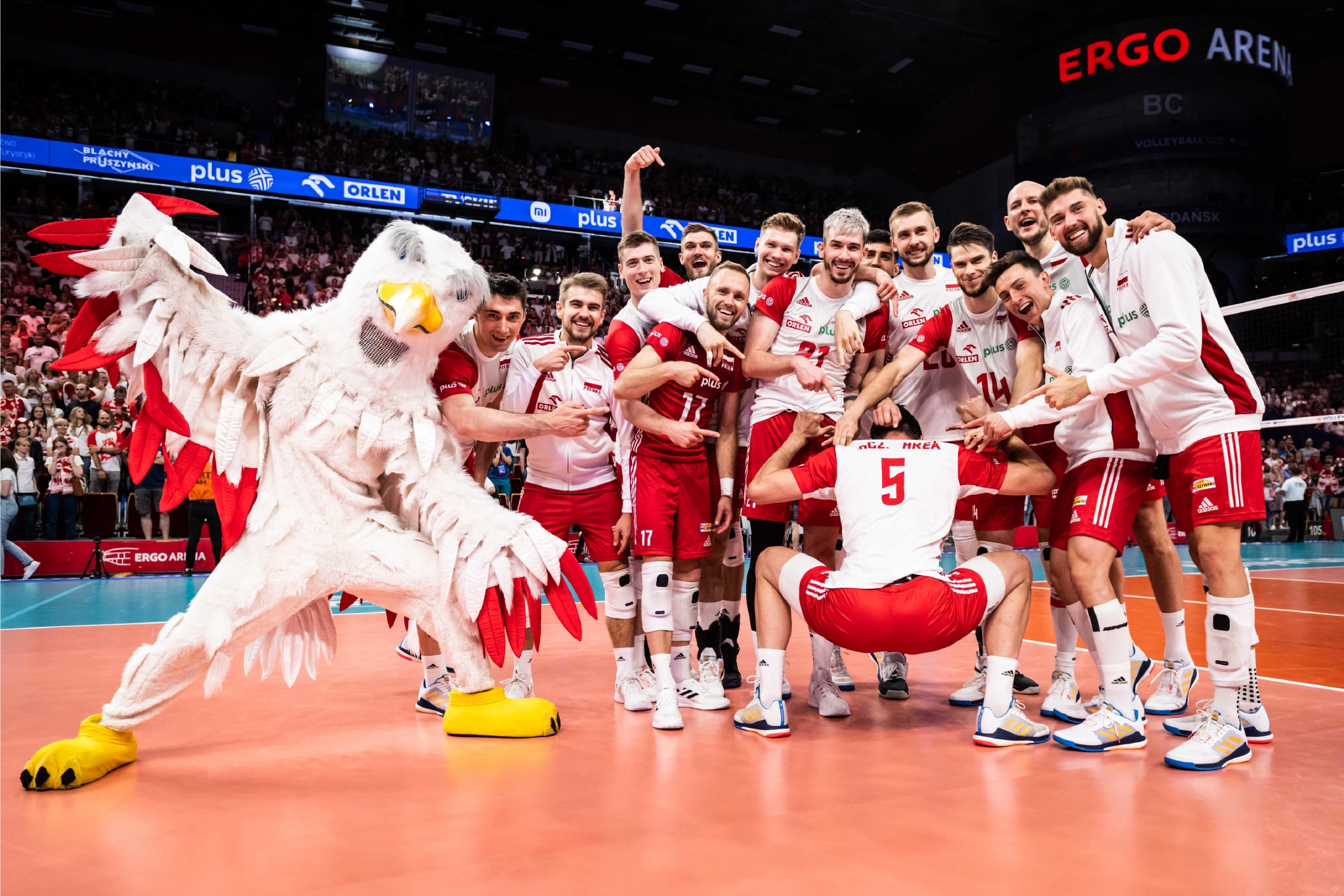 韩国队完胜波兰队，波尔刷新纪录